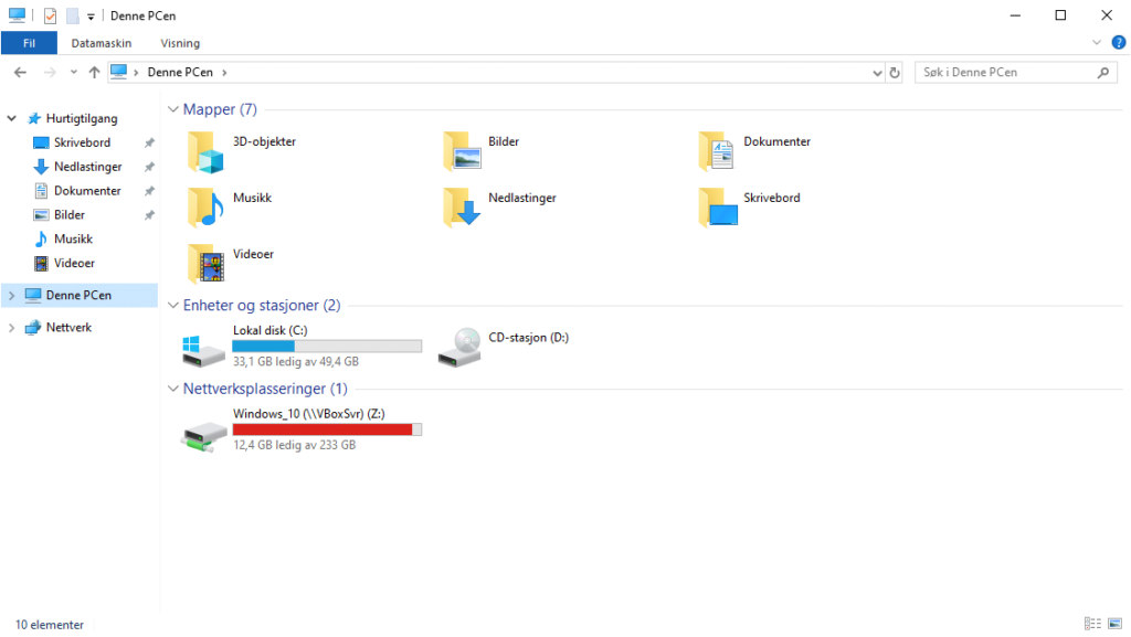 Skjermbilde av Windows Utforsker som viser "Denne PCen" med en delt mappe kalt "Windows_10" tilgjengelig under nettverksplasseringer.